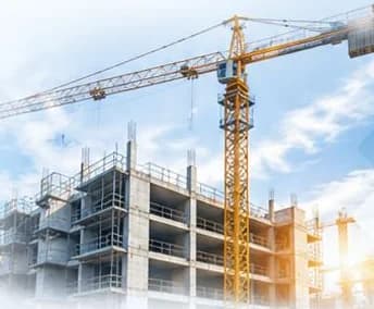 Proyek konstruksi gedung bertingkat dengan tower crane